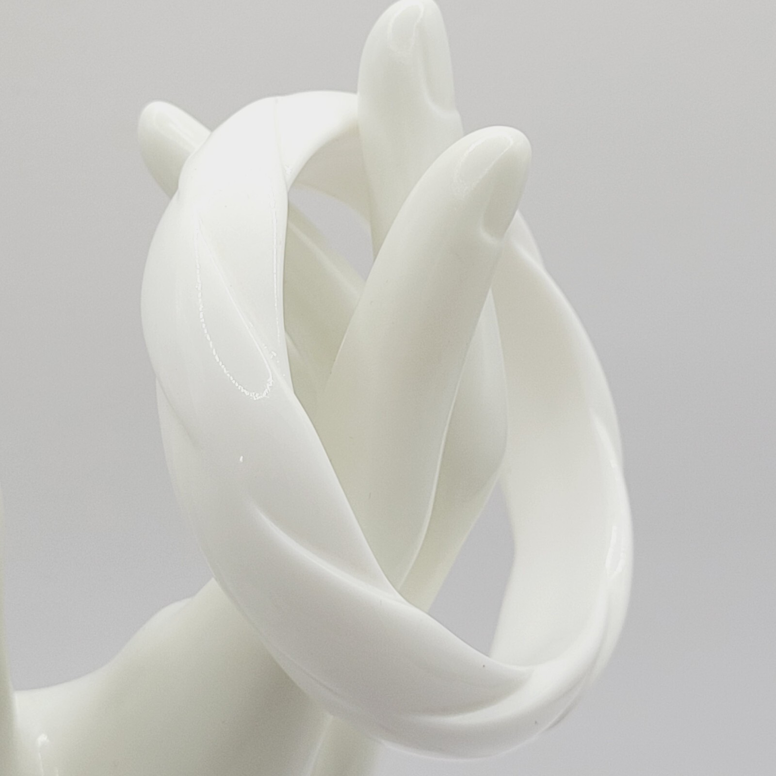 White with Twisted Wrap Design Style Resin Bangle Bracelet Retro Vintage 1980s