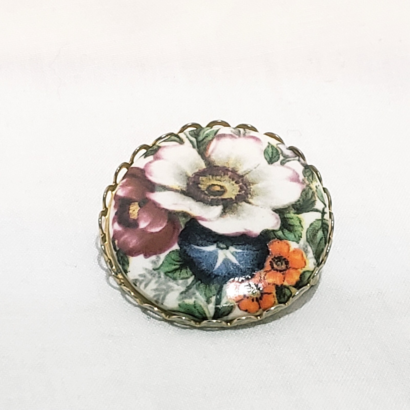 Porcelain Flowers Painted Brooch Pin Vintage Gold Tone 1″ Morning Glory Poppy