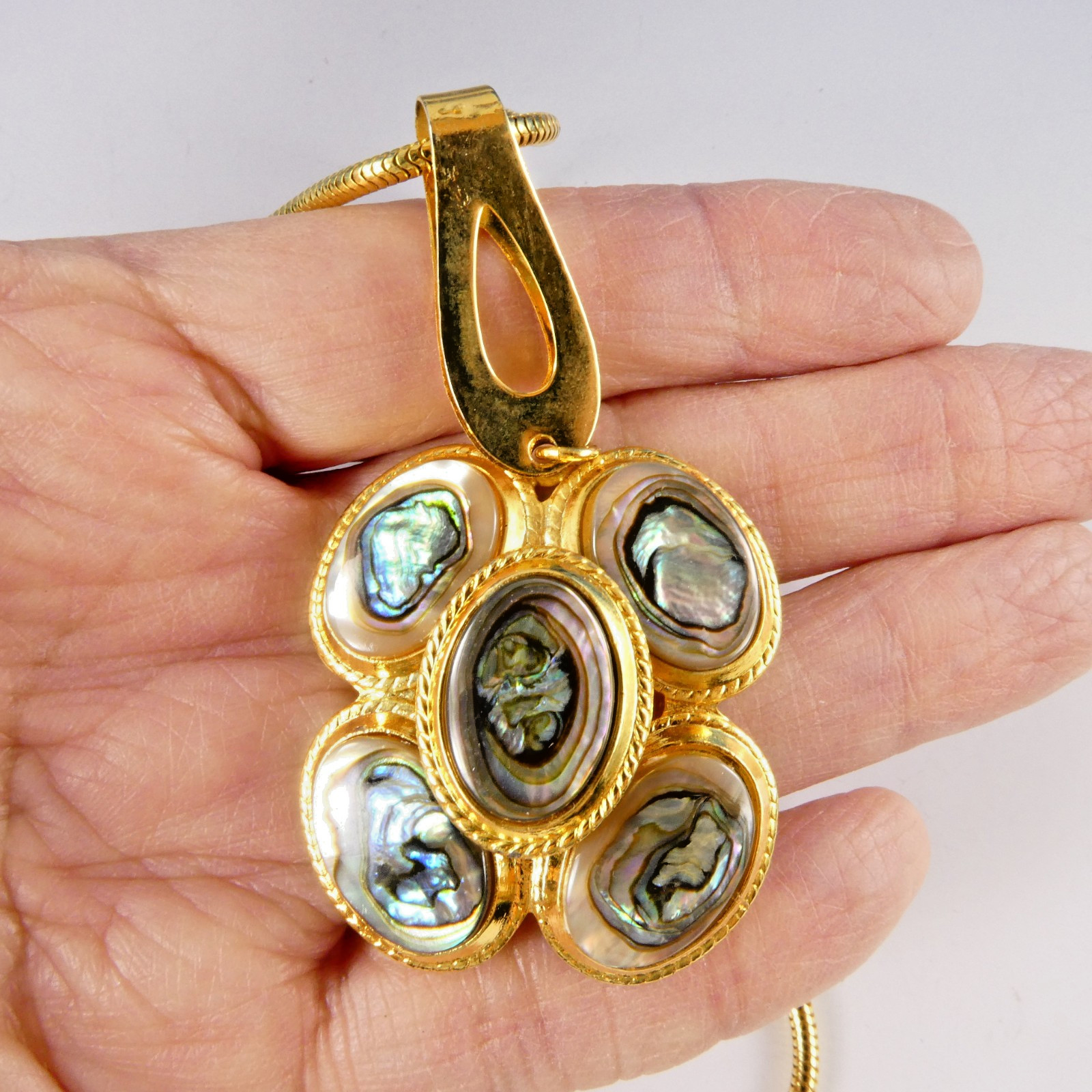 Pretty Abalone Inlay Pendant Gold Tone Snake Chain Nice Quality Designer Style