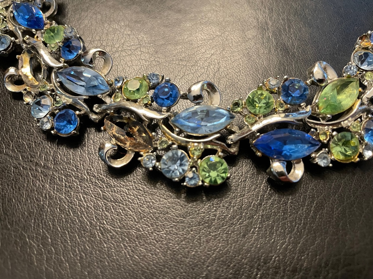 HARVEST REPAIR Sparkle Rhinestone Bracelet Faceted Blues Topaz Color Aqua Design