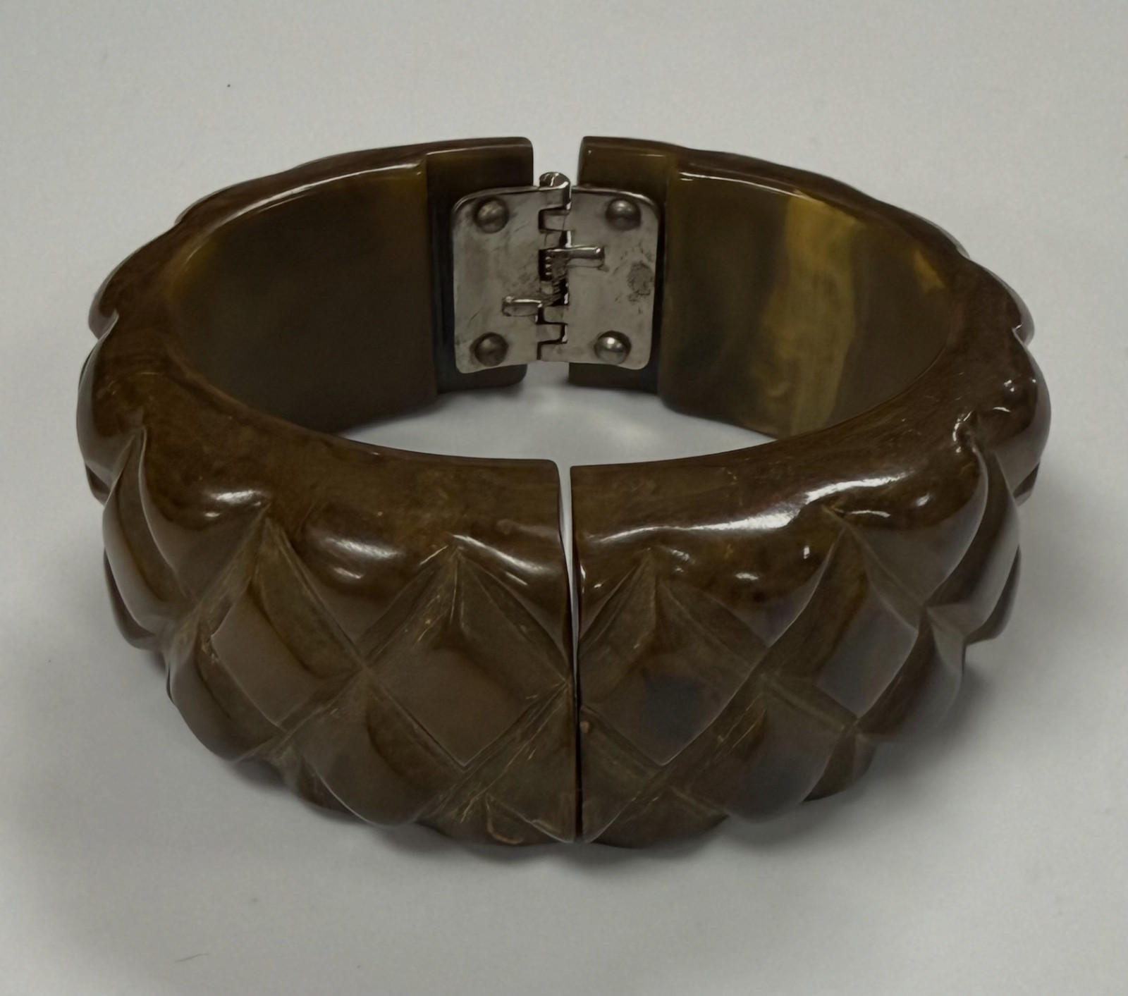 VTG TESTED BAKELITE HINGED CLAMPER BRACELET DEEP CARVED SMOKY ROOT BEER ART DECO