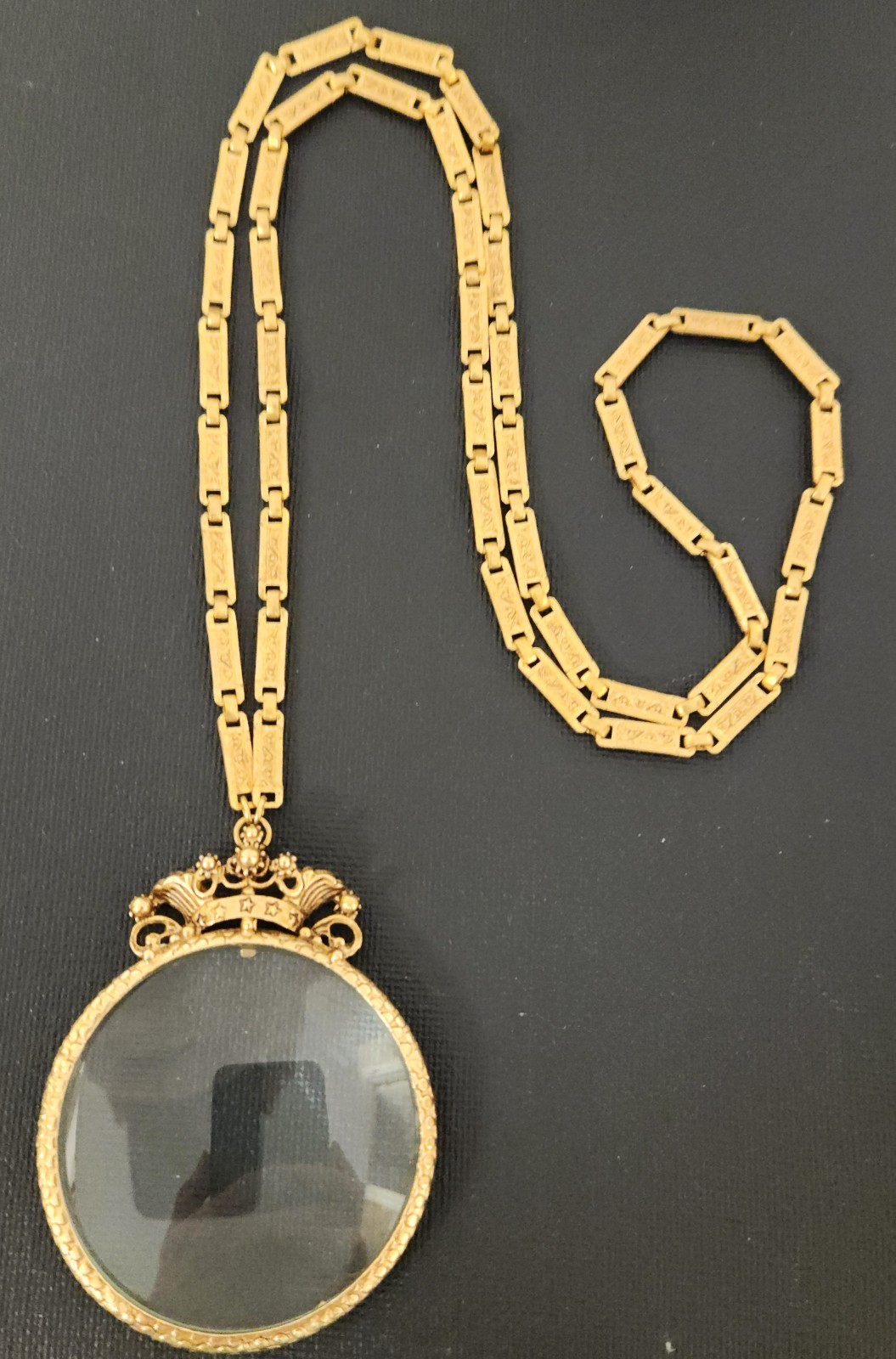 Vintage Florenza Magnifying Glass Pendant Necklace Repousse Bar Link Chain