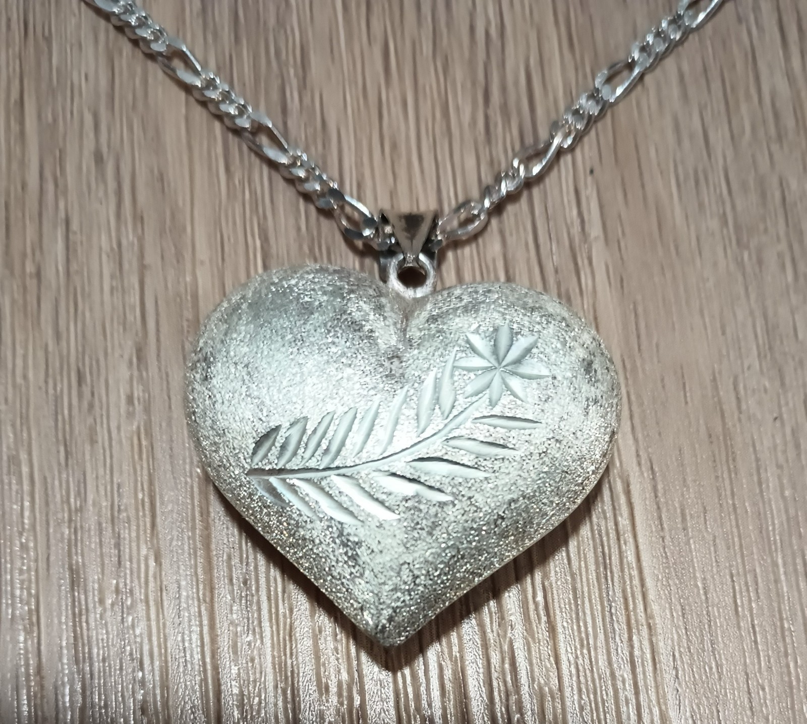 Vtg Sterling Silver Floral Etched Puffy Heart Necklace 19 3/4″