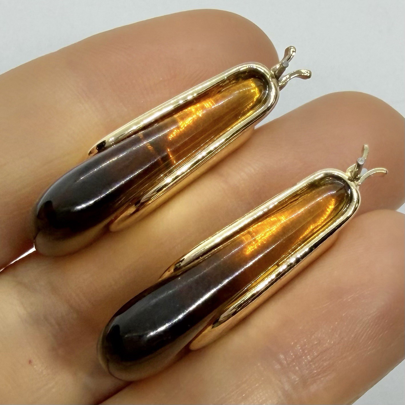 Vtg Amber Resin Chunky Saddle Hoop Statement Boxy Drop Earrings Goldtone Post