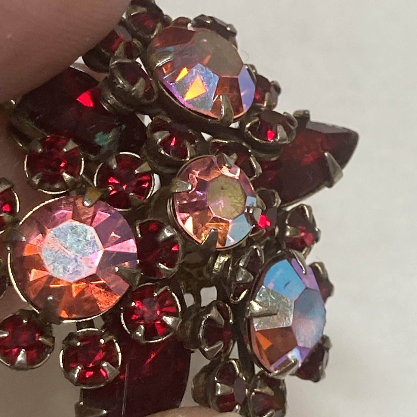 Aurora Borealis Rhinestone Brilliant pinks & burgandies Clip-on Earrings wine Vr