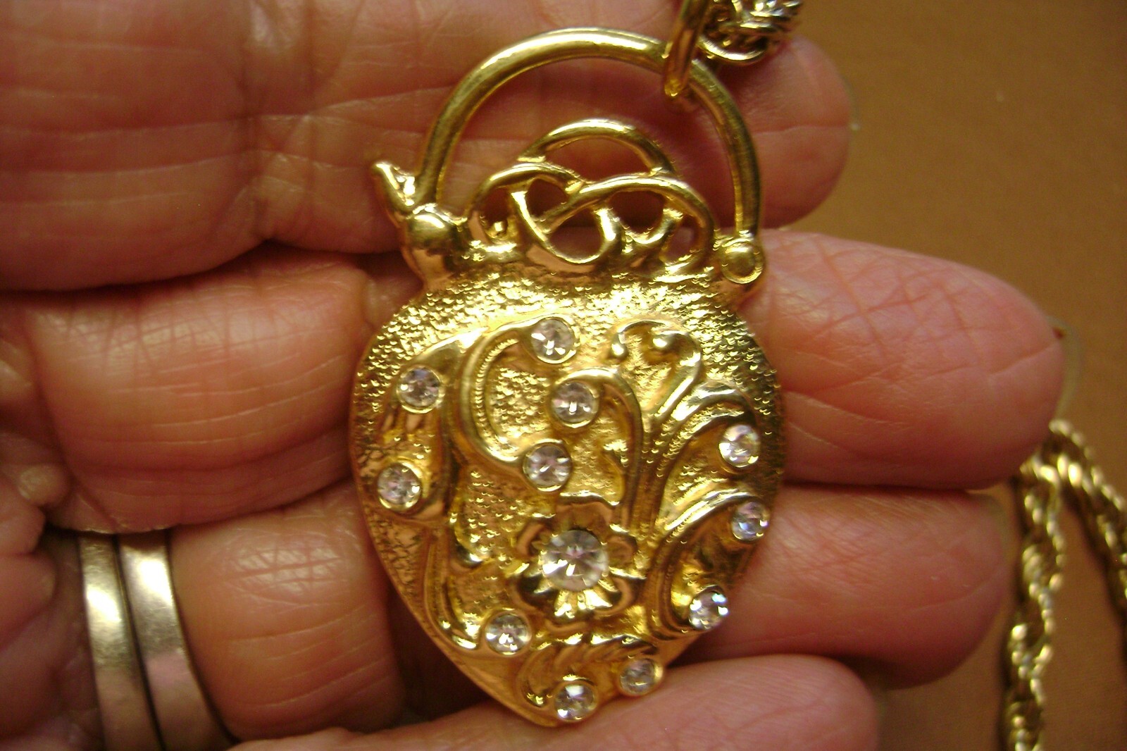 VINTAGE VICTORIAN INSPIRED SWIRL FLORAL RHINESTONE HEART PENDANT NECKLACE