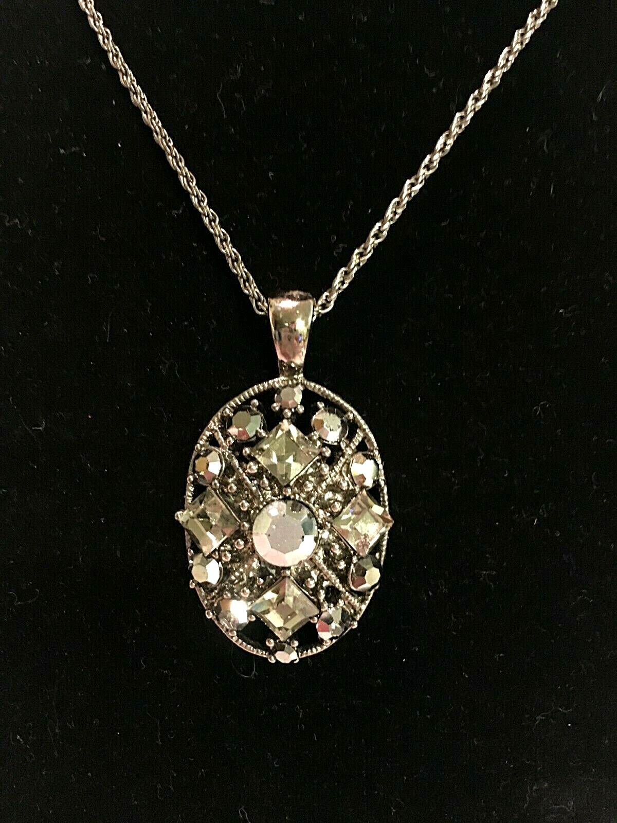 Very Stunning Vintage Premiere Design Gray Or Pewter Chain With Oval Gray Rhines
