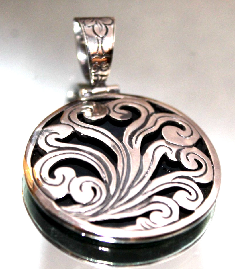 STERLING SILVER SCROLLED OPENWORK HINGED BAIL PENDANT BLACKENED BACK PLATE 10.8g