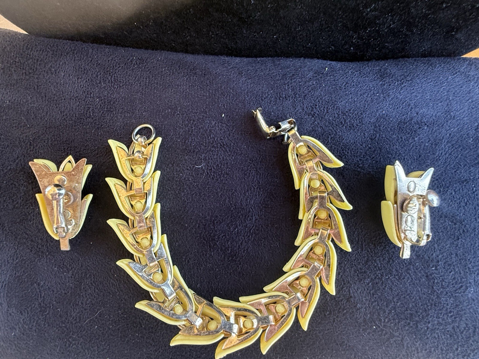Vintage Pale Yellow Coro Jewelry Set. Necklace , Bracelet , & Screw on earrings