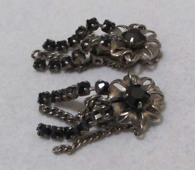 Vintage LA ROCO Black Rhinestone Gold Chain 5 Dangle Clip Earrings 1-3/4”