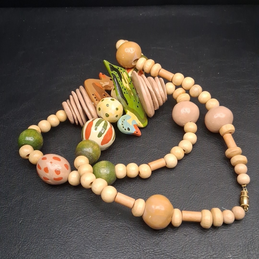 Vintage Multicolor Wood And Ceramic Ducks Statement Necklace. 17.368