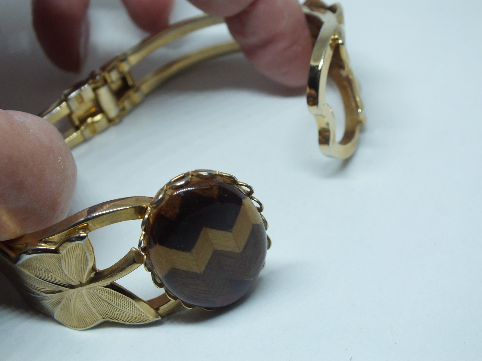 Beautiful Clamp Bracelet Gold Tone Wood Look Cab 1″ Wide x 2 1/4 Across ID