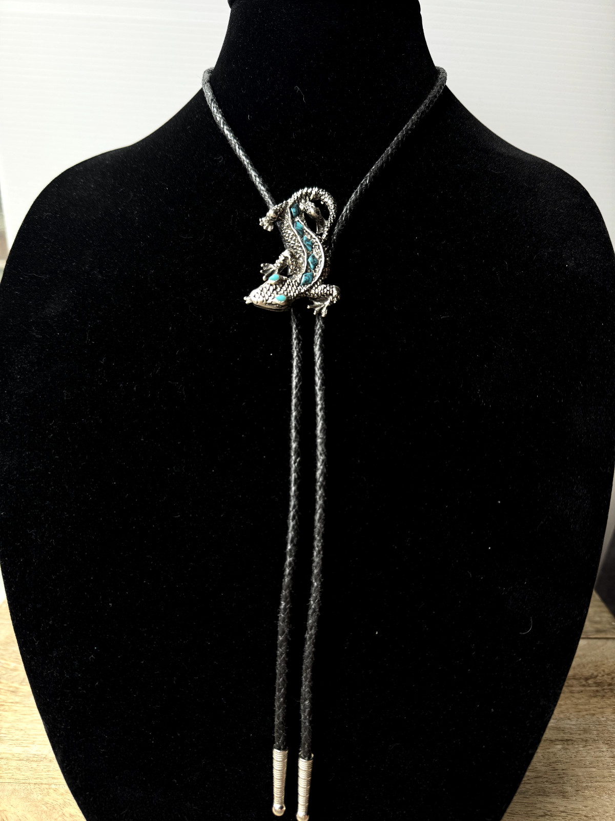 Lizard Gecko Bolo Tie Silver Tone Blue Stones South Western Cowboy Cowgirl 2.5″