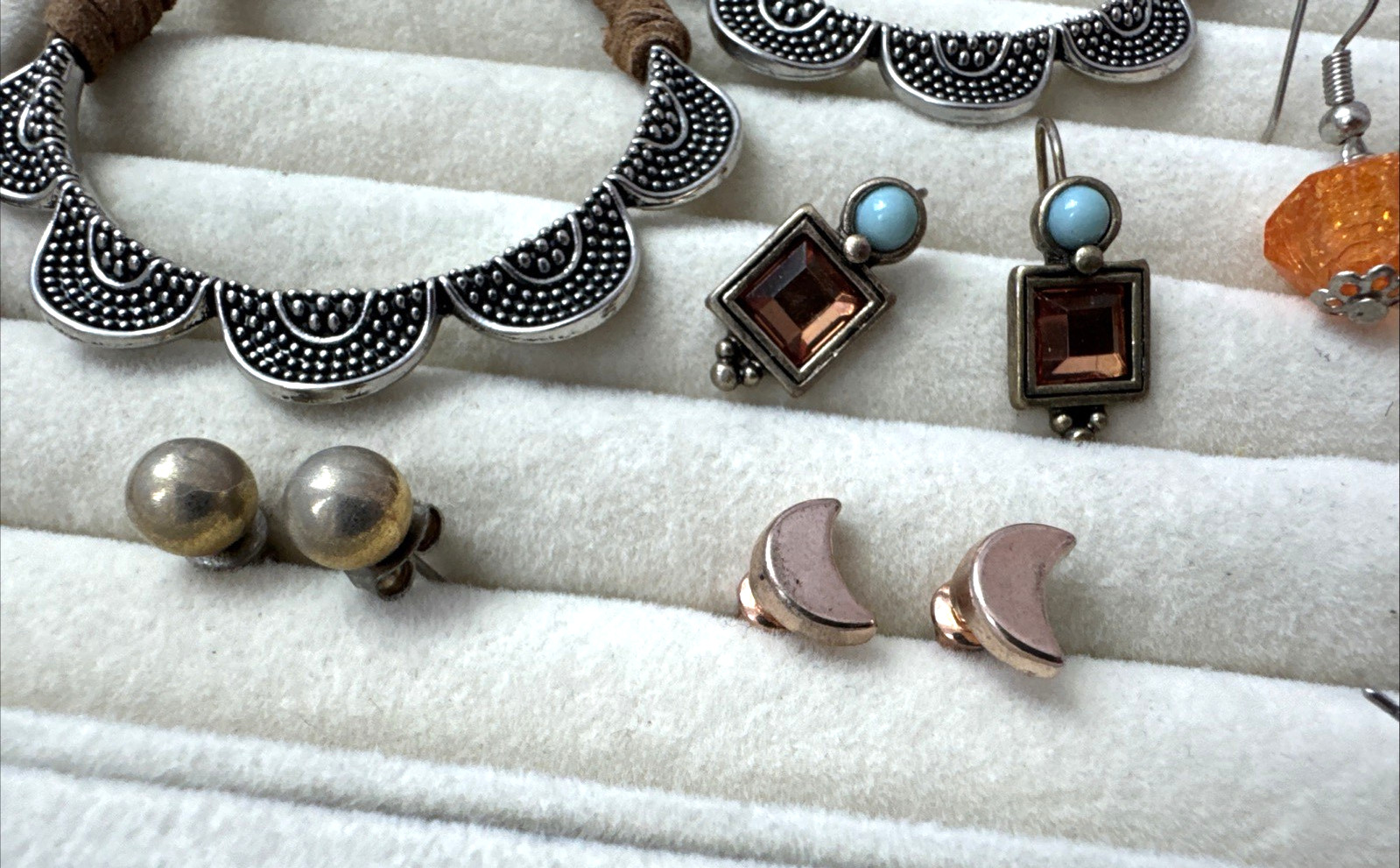 8 pc earthTones VTG Earrings LOT 1980s 90s boho hippie witchy y2k textured metal