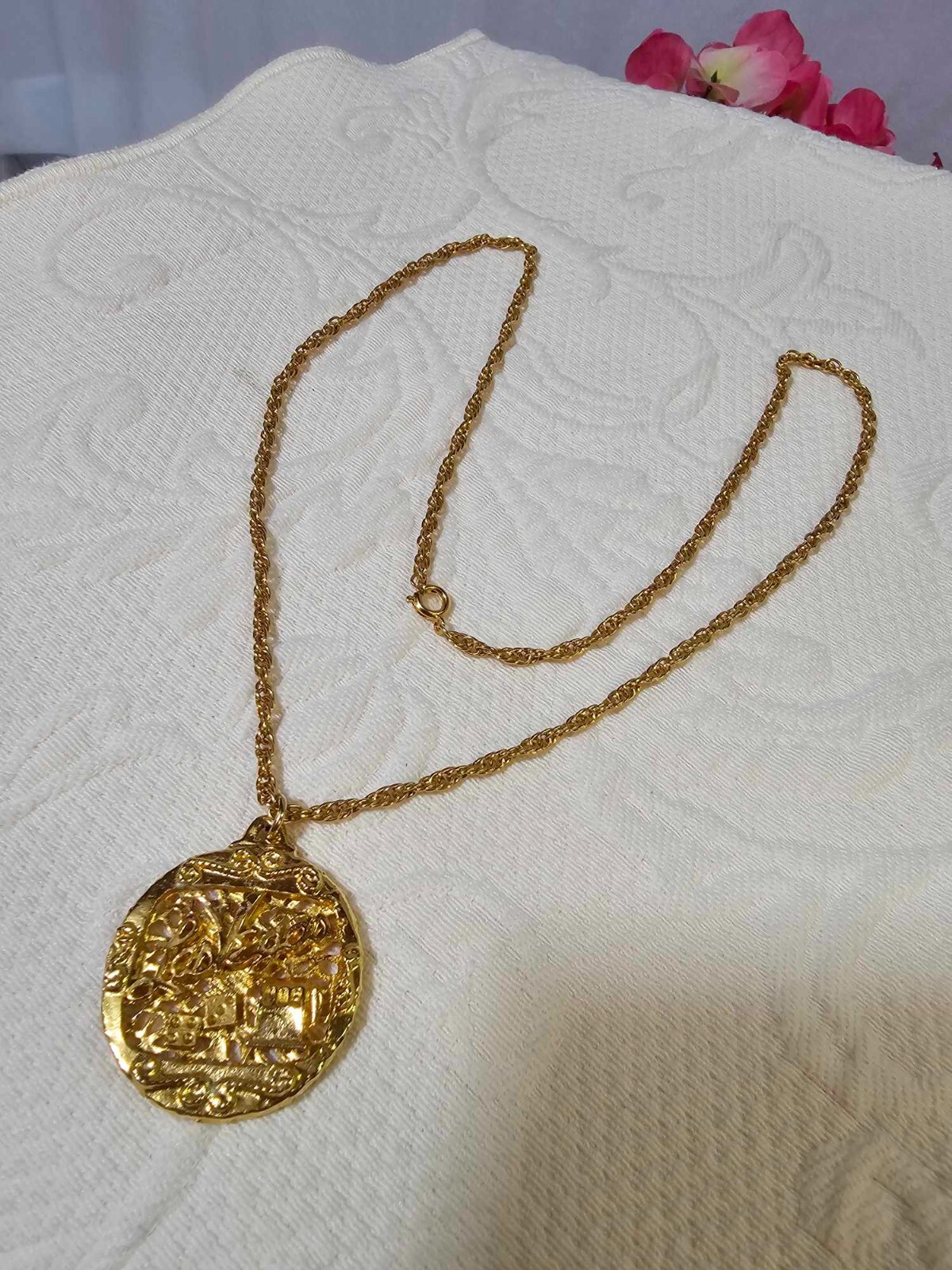 Vtg Goldtone Pendant Las Vegas Dice w/ Chain Necklace 24 1/2in”