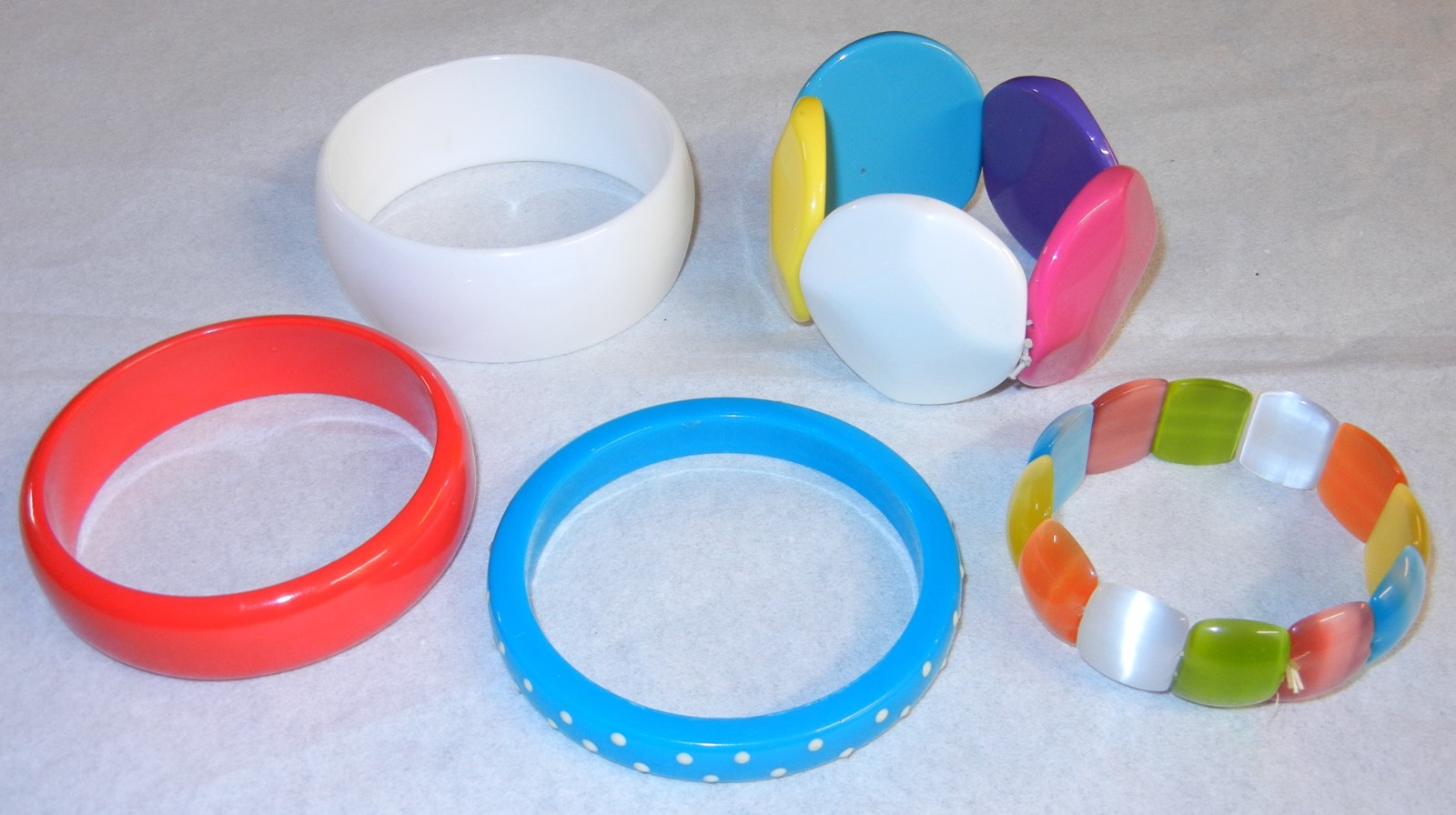5 Vintage Plastic Acrylic, Glass Mod Bangle and Stretch Bracelets-Nice Wearable