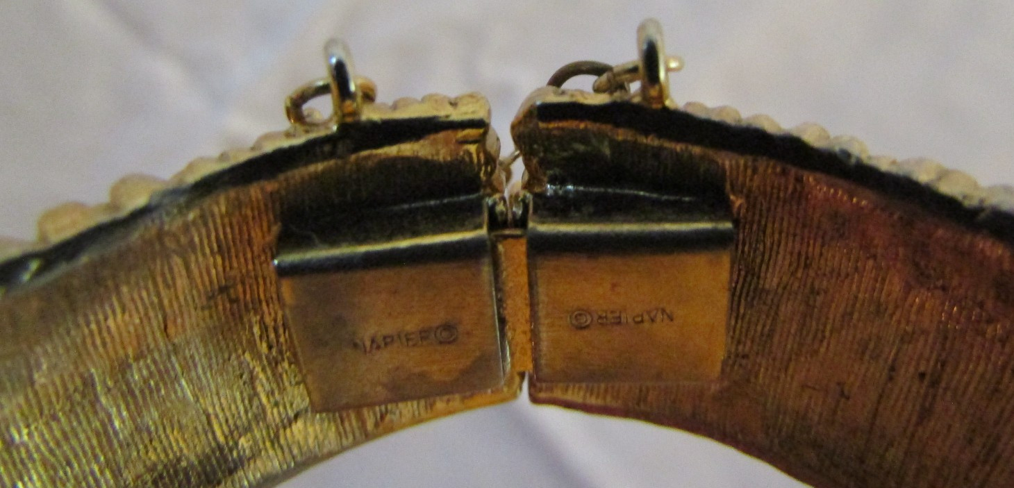 Vintage Napier gold tone bracelet textured Bark Finish safety chain box tab RARE