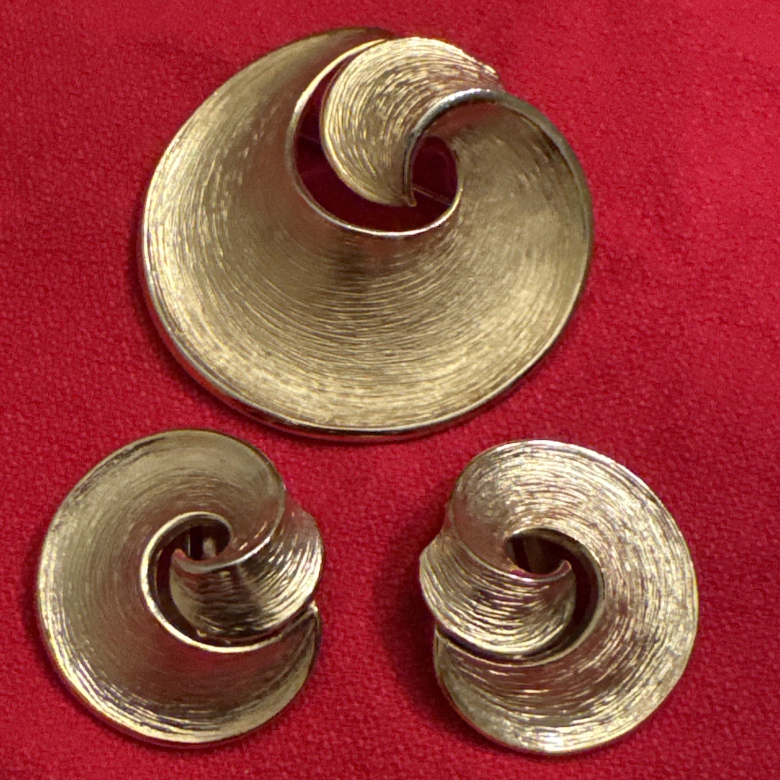 Vintage Crown Trifari 1 3/4” golden swirl brooch with 1” clip on earrings