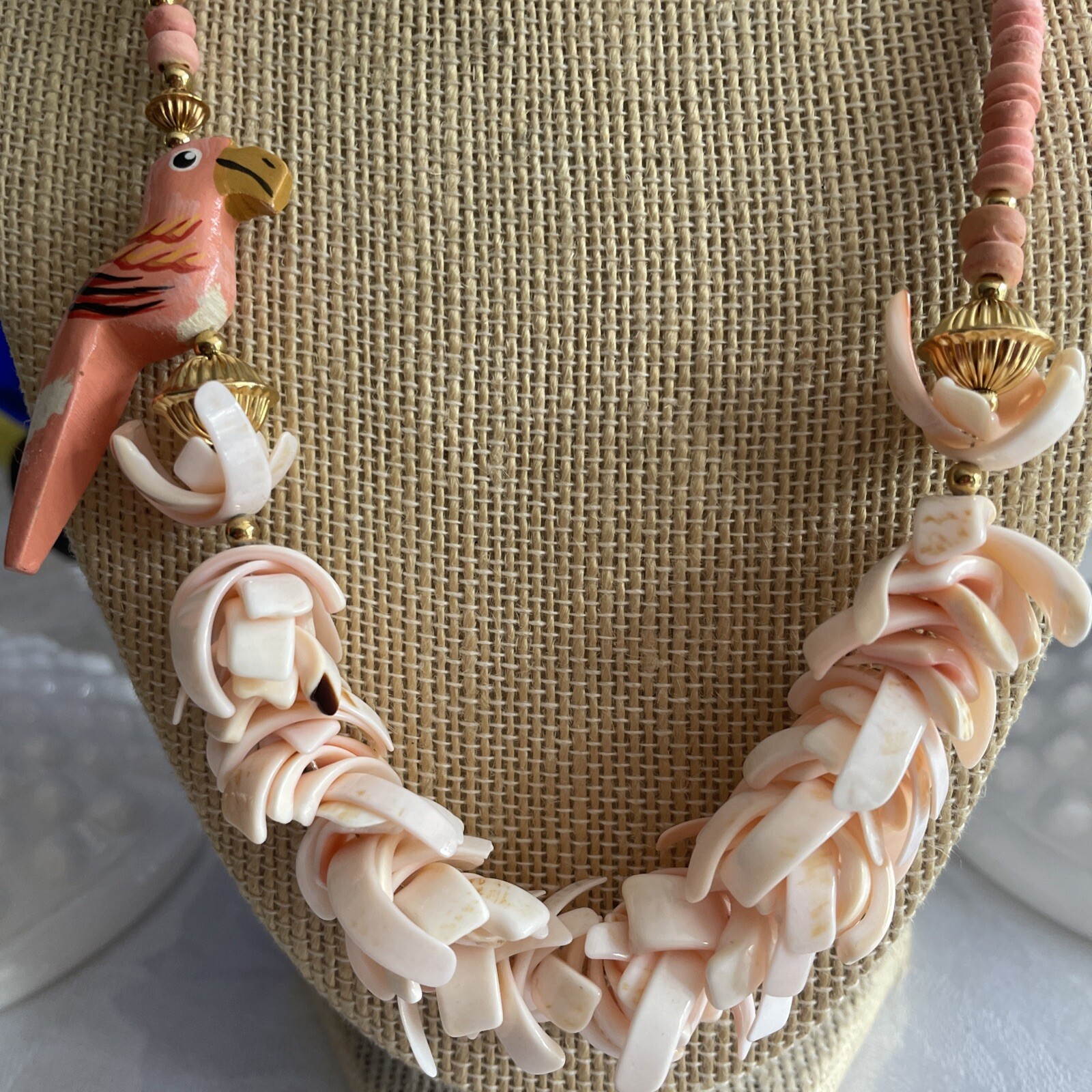 Vintage Peach & White Natural Sea Shell & Fun Parrot Beach Wear 23″ Necklace Z29