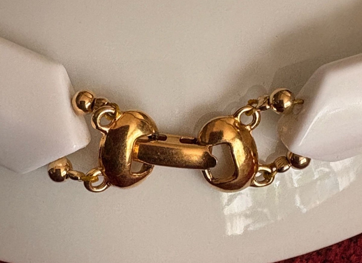 Rare Vintage Signed Napier White Thermoset & Gold-Tone Chevron Statement Choker