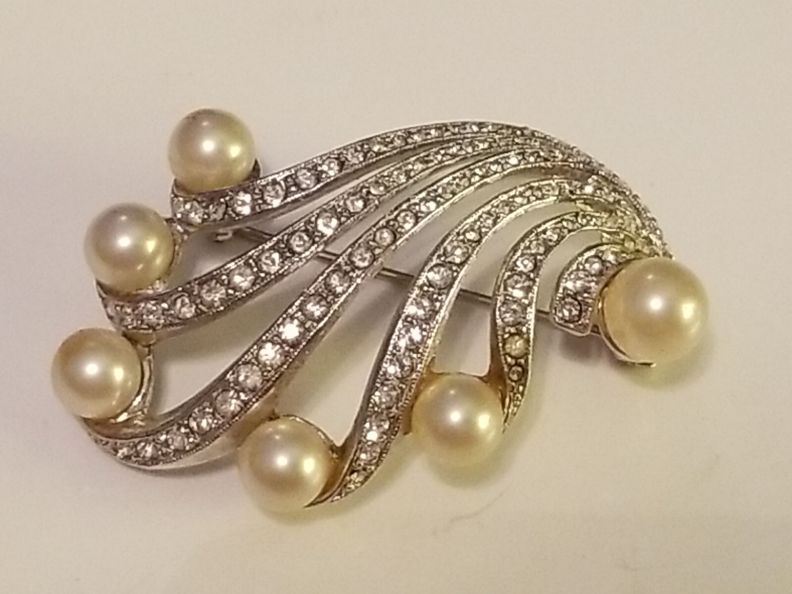 Elegant Brooch Pin Vtg Silver Toned Swirl Ribbon Pearl & CZ Encrusted 1.75″ Long
