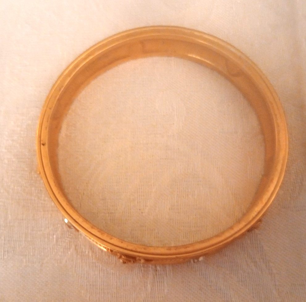 Vintage Elizabeth Taylor Avon Gold Tone Flowers & Crystal Hearts Bangle Bracelet
