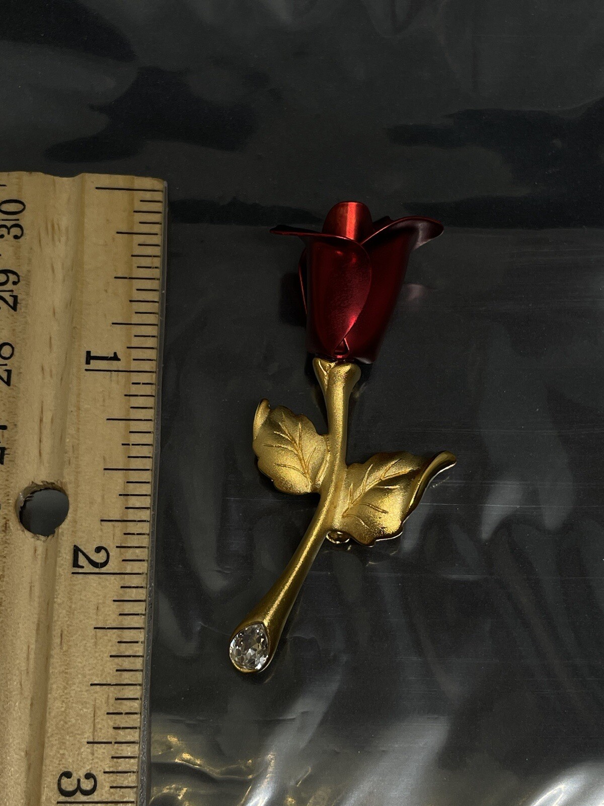 Vintage Rose Brooch Pin 3D Gold Tone Lucite Crystal Stem 2.5” Signed Stunning✨