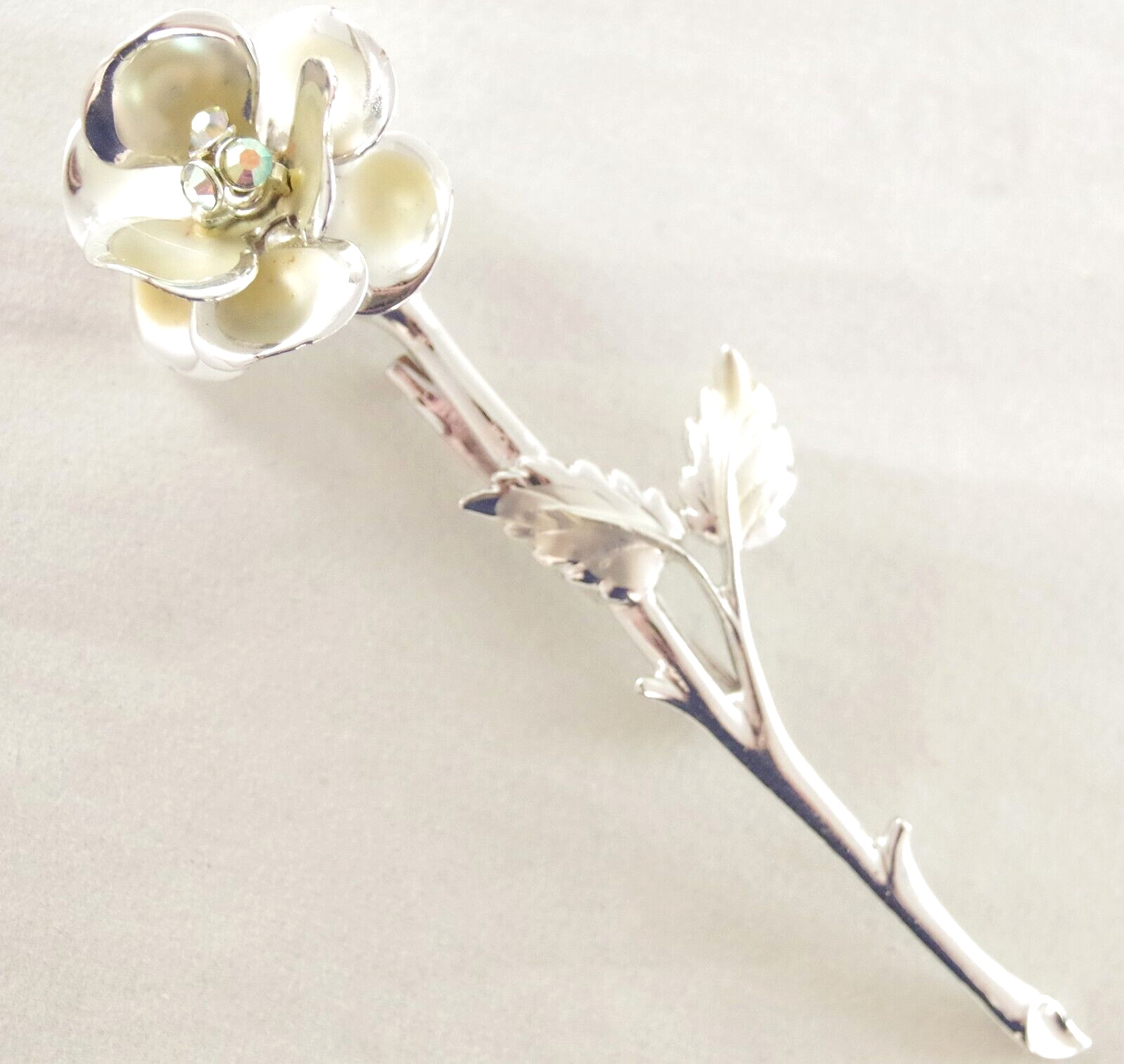 Minty! 4.25″ VTG 1960’s AB RHINESTONE LONG STEM FLOWER SILVER/ GOLD BROOCH/ PIN