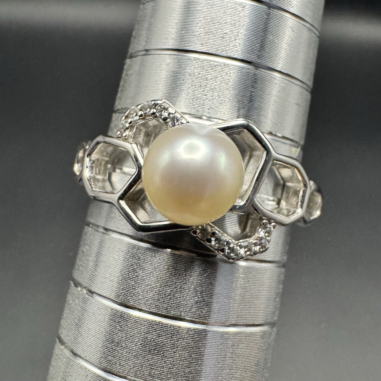 Vintage Sterling Silver .925 Pearl Ring w Small Stones Size 8 Weight 2.42g