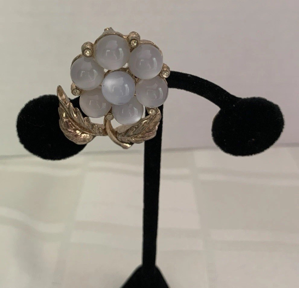 Pale Blue-Gray Moon Glow Beads And Faux Stones Floral Brooch Gold Tone Vintage