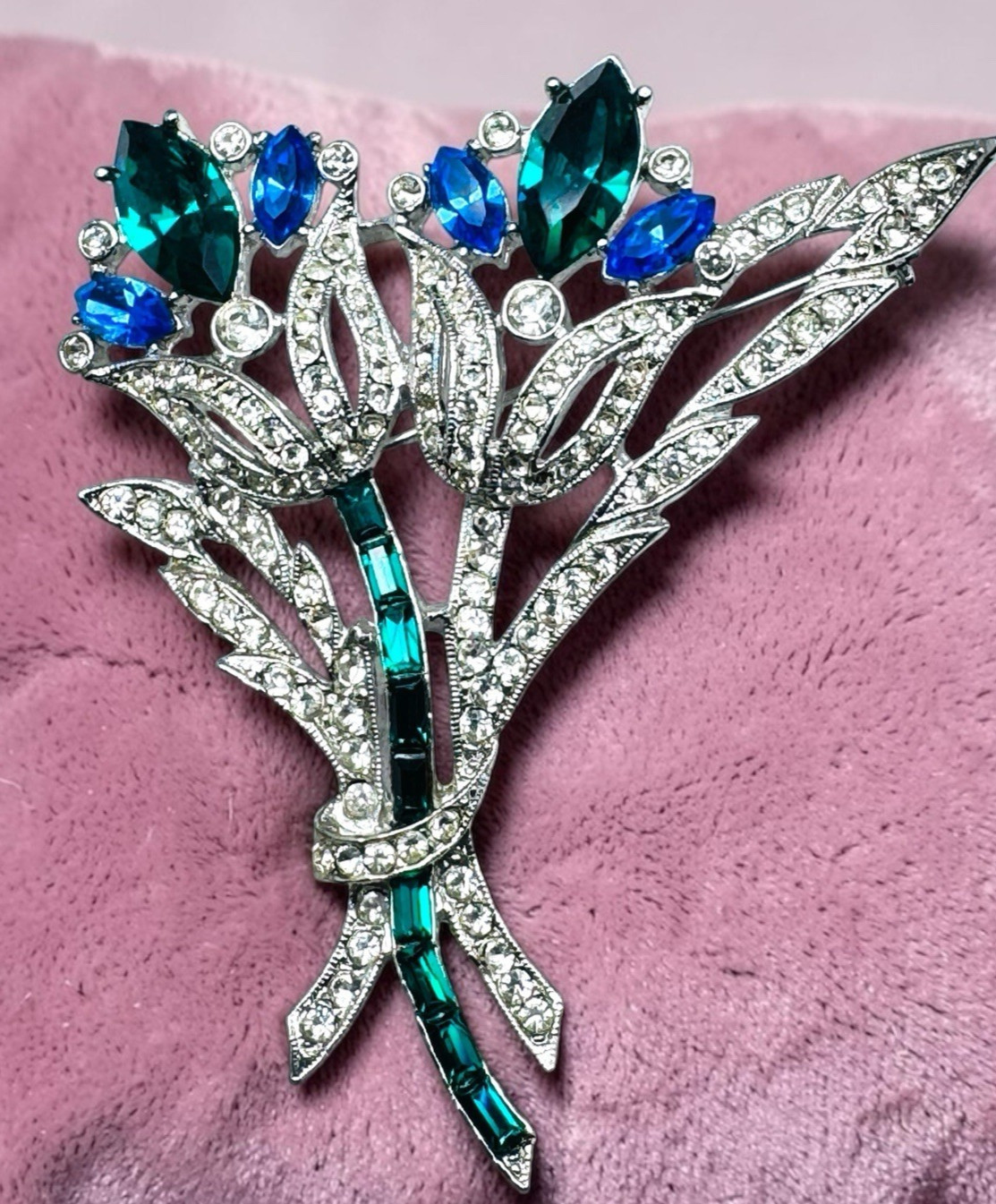 Vintage Weiss Rhinestone Jeweled Flower Bouquet Brooch Nice