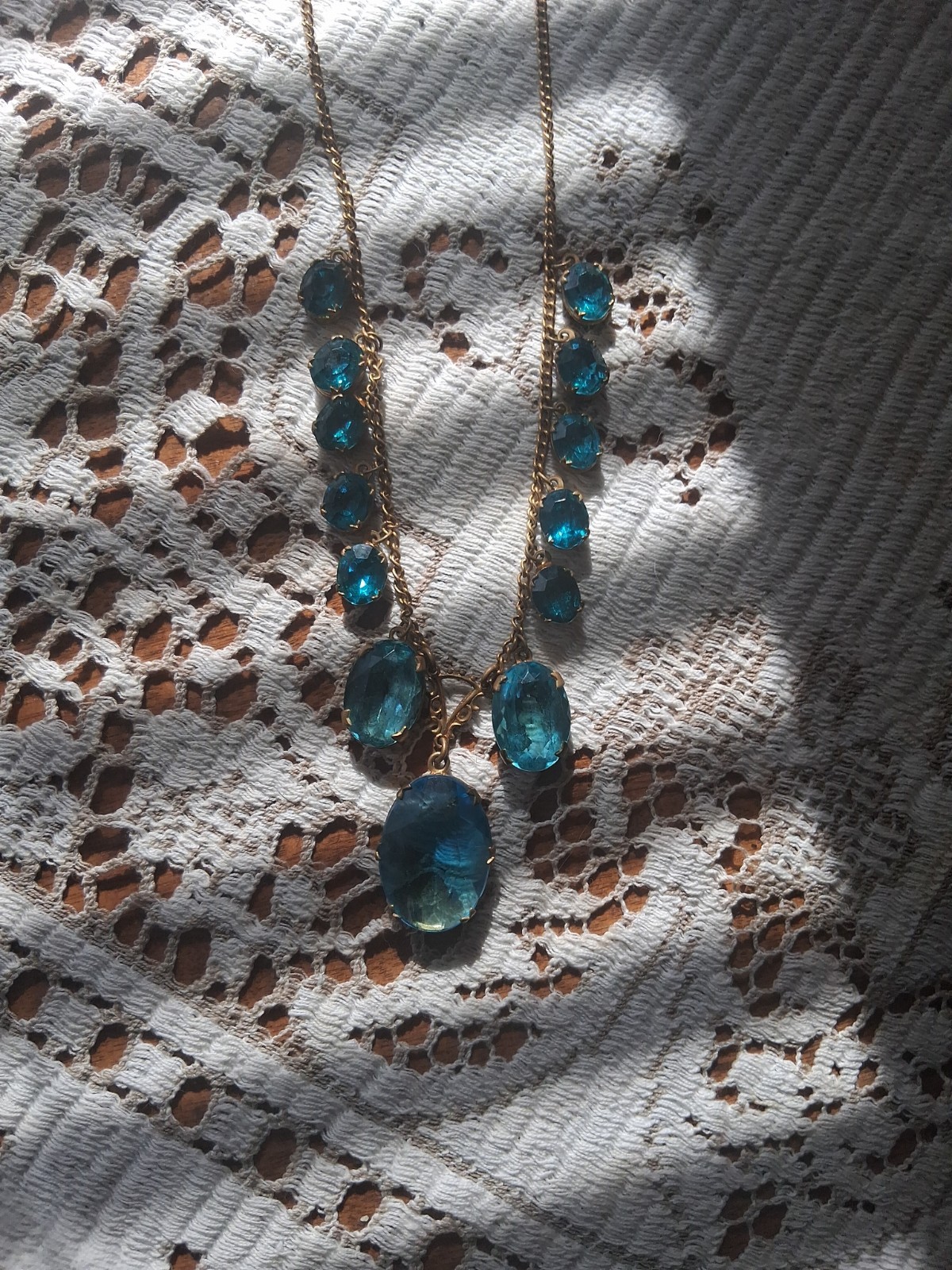 Vintage C. 50s 60s Blue Cut Glass Vintage Gold Tone Necklace