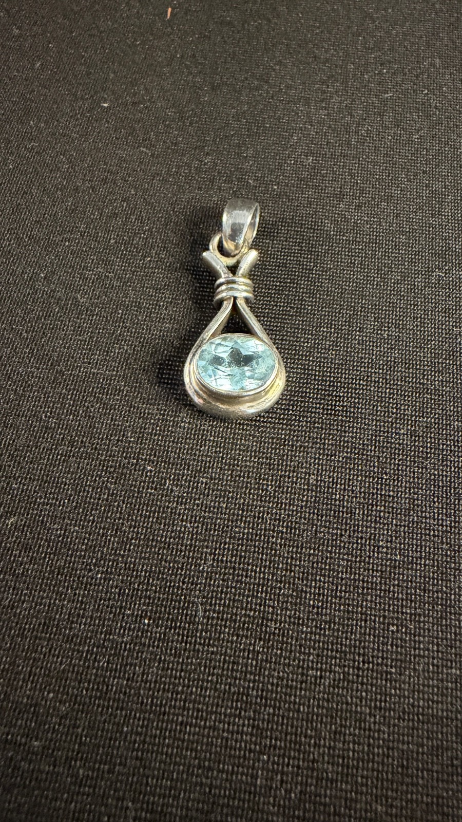 Vintage Sterling Silver Pendant Set with a Beautiful Facetted Aquamarine