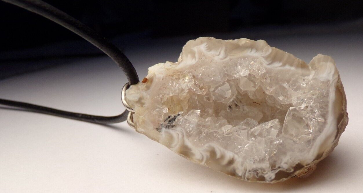 VTG STERLING SILVER LACY 1/2 cut GEODE CRYSTAL rock PENDANT BLACK NECKLACE 18.5″
