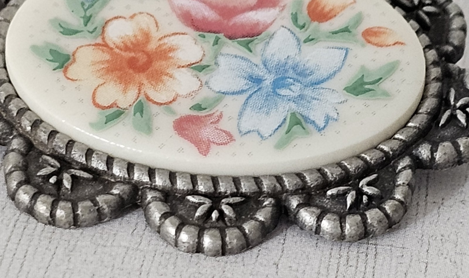 Vintage Longaberger Mother’s Day 2003 Metal Ceramic Floral Brooch