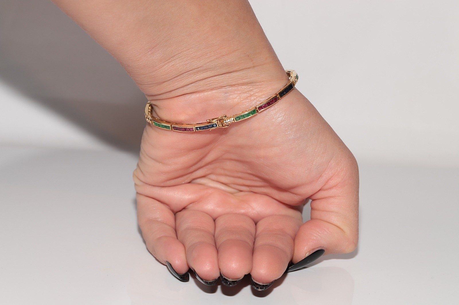Vintage Circa 1980s 18k Gold Natural Diamond And Emerald Ruby Sapphire Bracelet