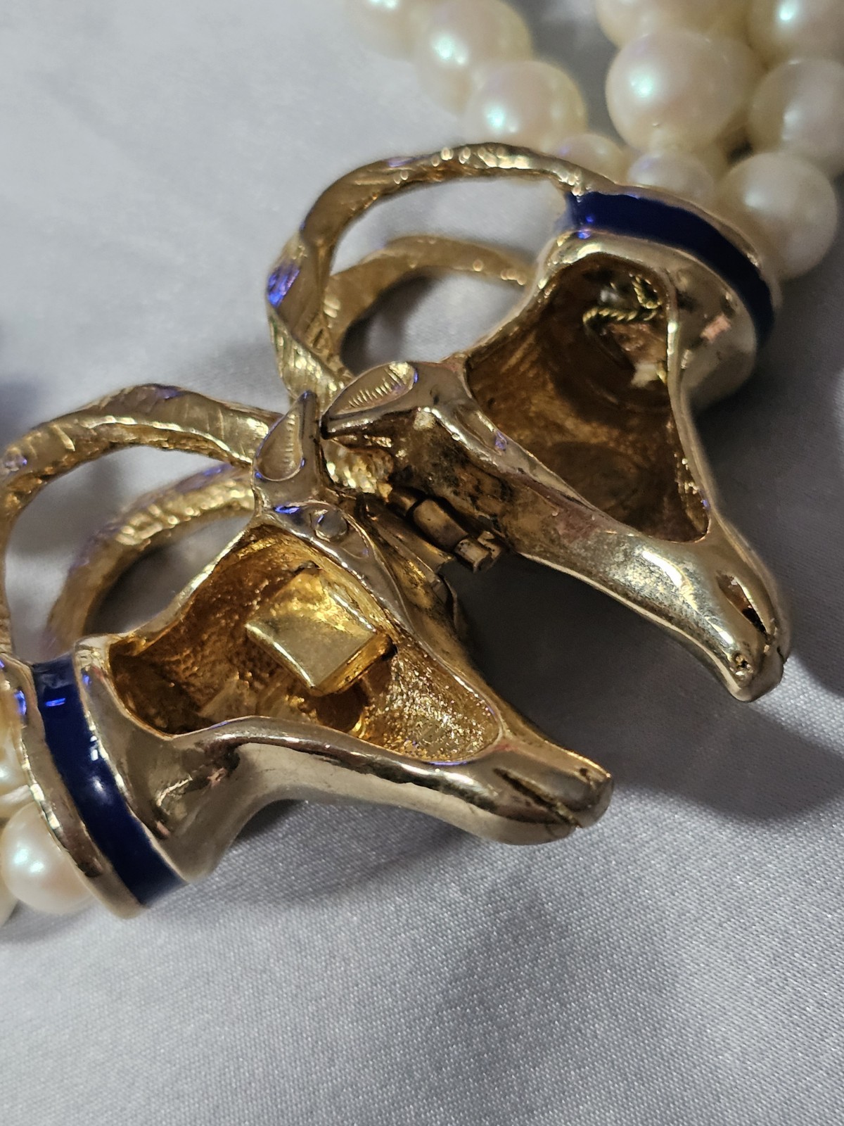 Vintage Purple Enamel Goldtone 2 Ram Heads 15.5 ” Necklace GAY BOYER Faux Pearl