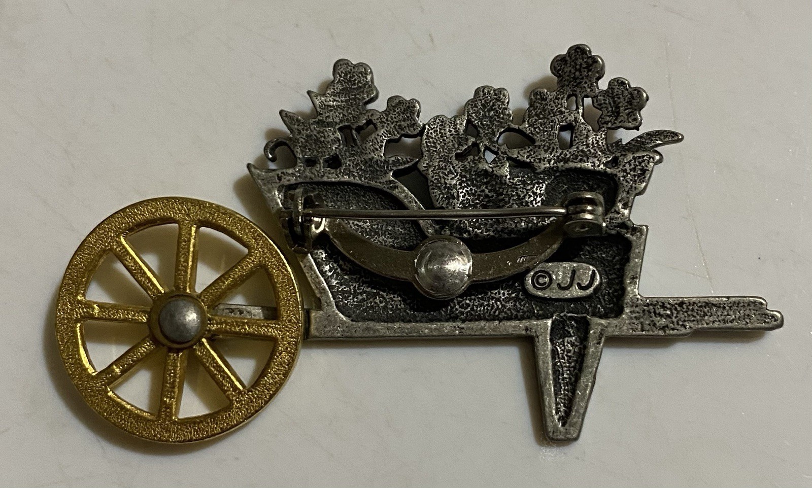 Vintage JJ Janette Jewelry Pewter Wheelbarrow With Gold Wheel Pin 1.25×2.25”
