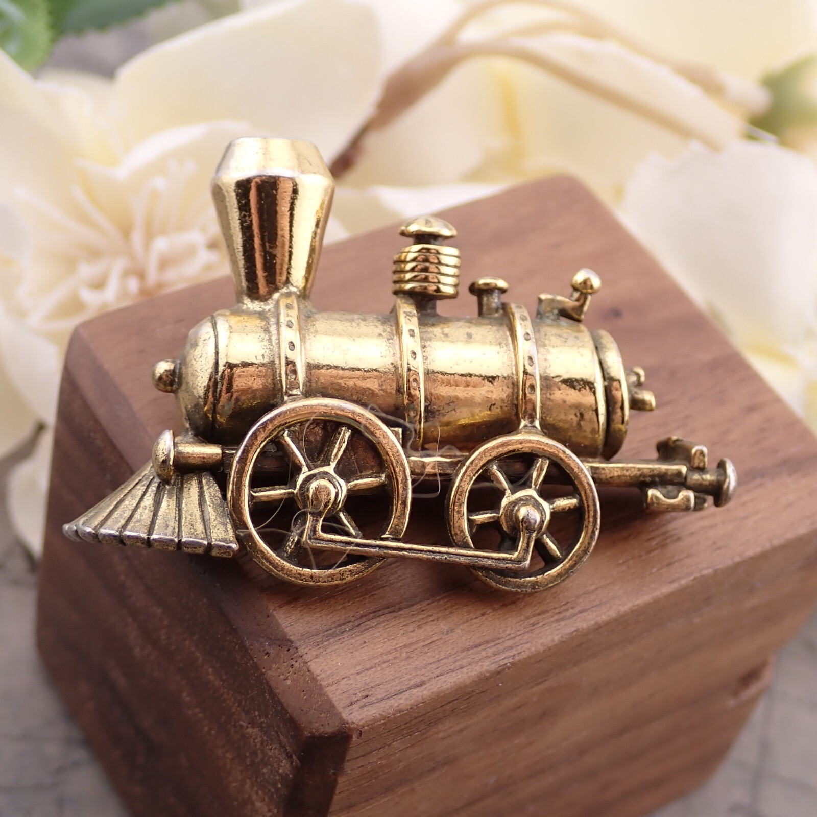 Vintage Zentall Locomotive Train Engine Gold Tone Pin Brooch