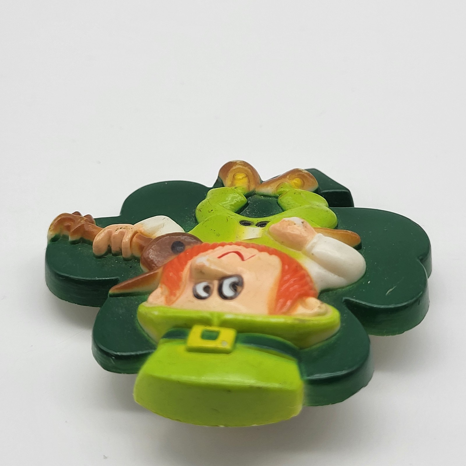 Adorable VTG Leprechaun Irish fiddle Lucky clover shamrock Saint Patricks Pin
