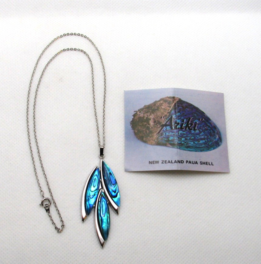 Vintage Ariki New Zealand Paua Shell Pendant Necklace