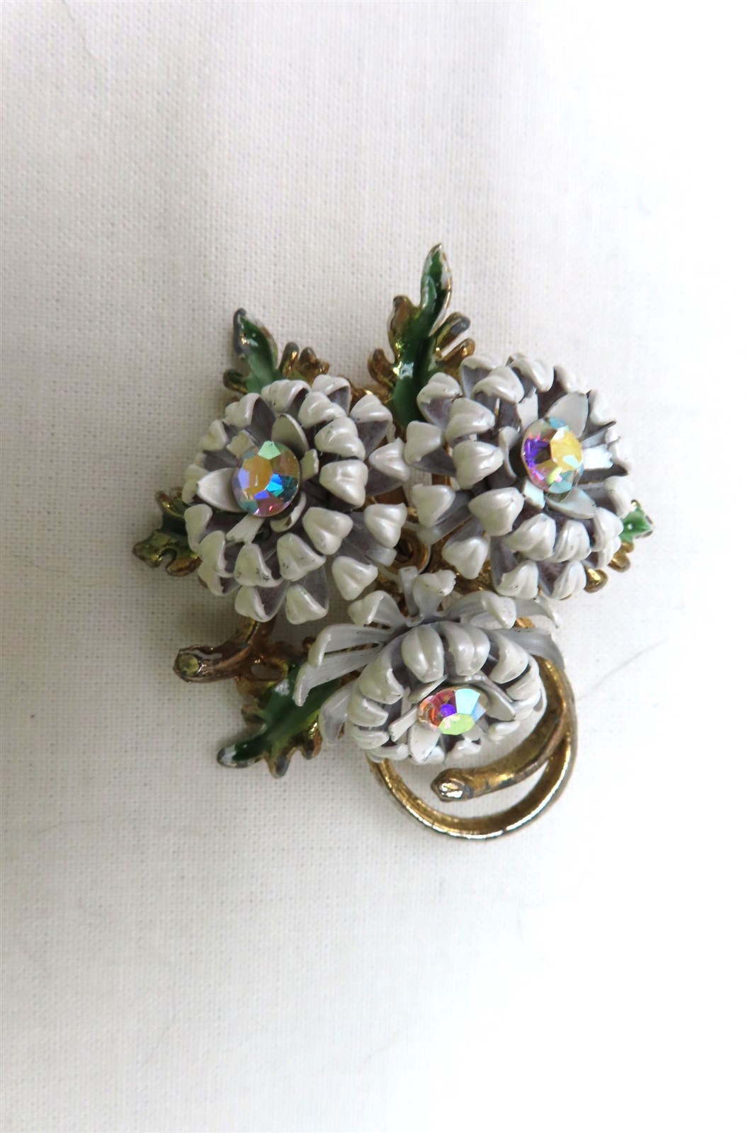 White Enamel Flower Pin Brooch Aurora Borealis Rhinestone Gold Tone Vintage