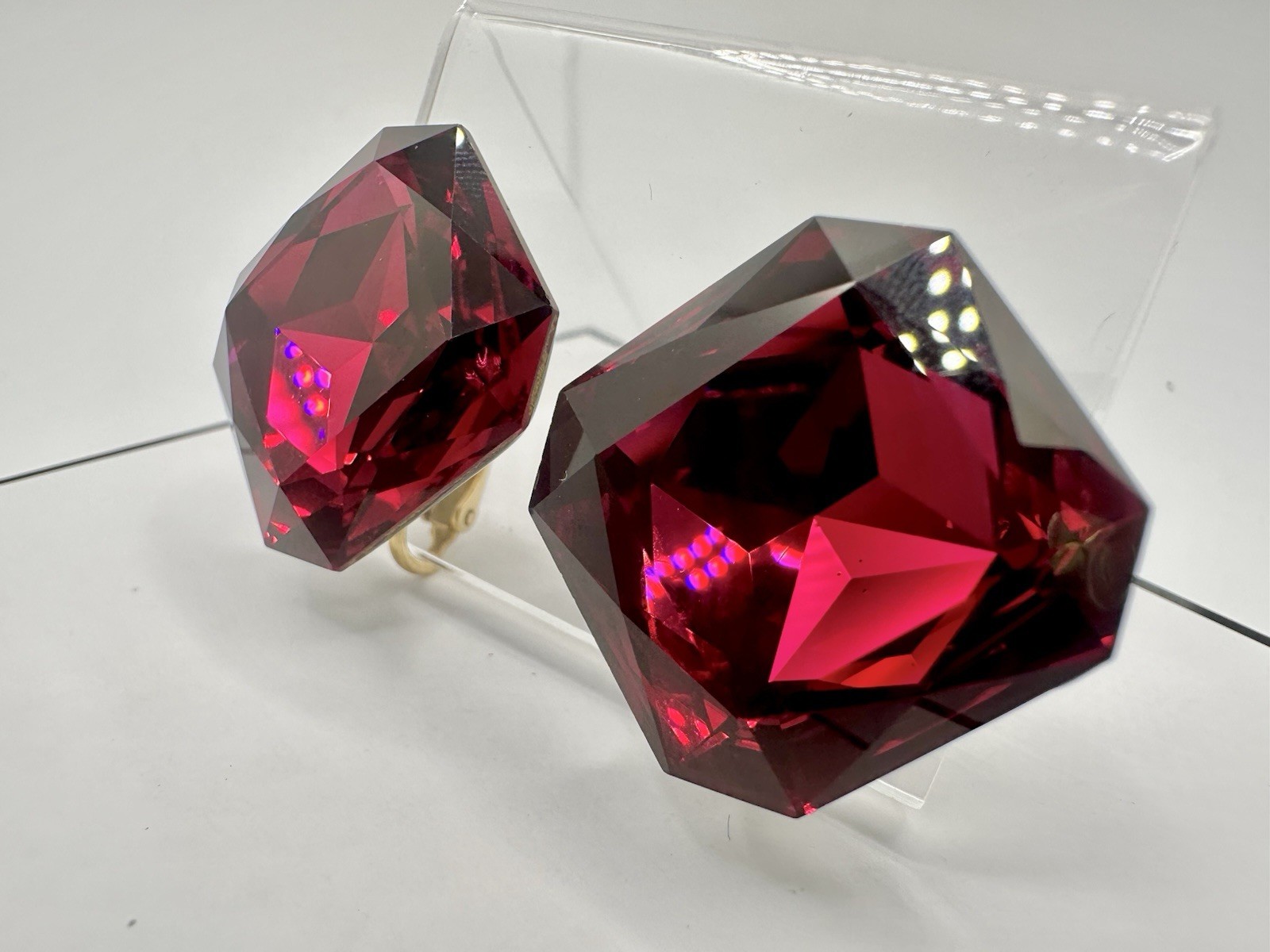 VTG Fuchsia Pink Red Crystal? Clip Earrings Gold Tone Runway Designer Rare Read