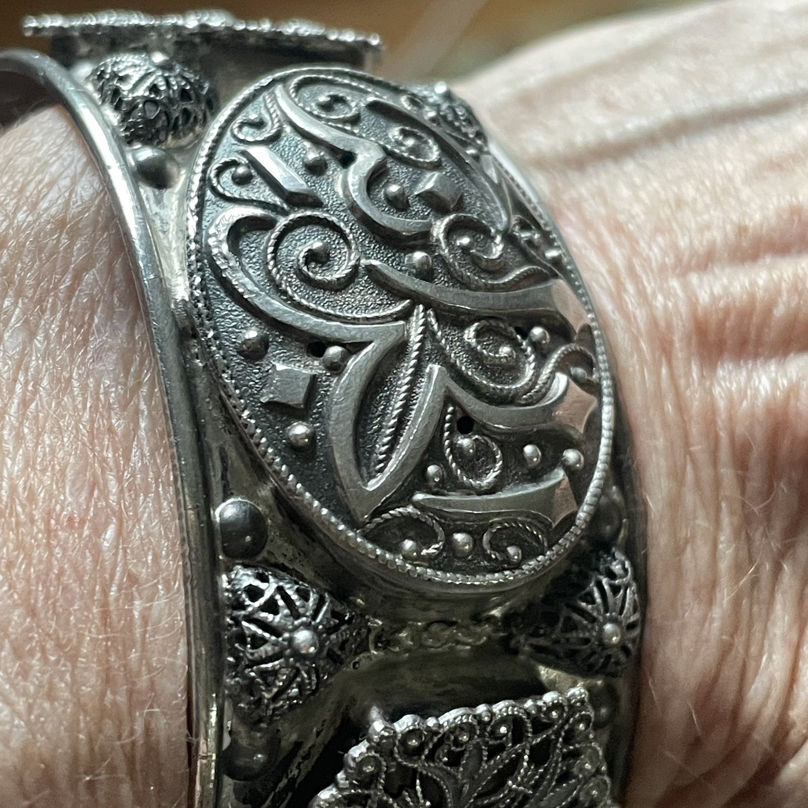 Vintage Sterling (925) Filigree Hinged Bangle Bracelet Moorish Arabesque 44g