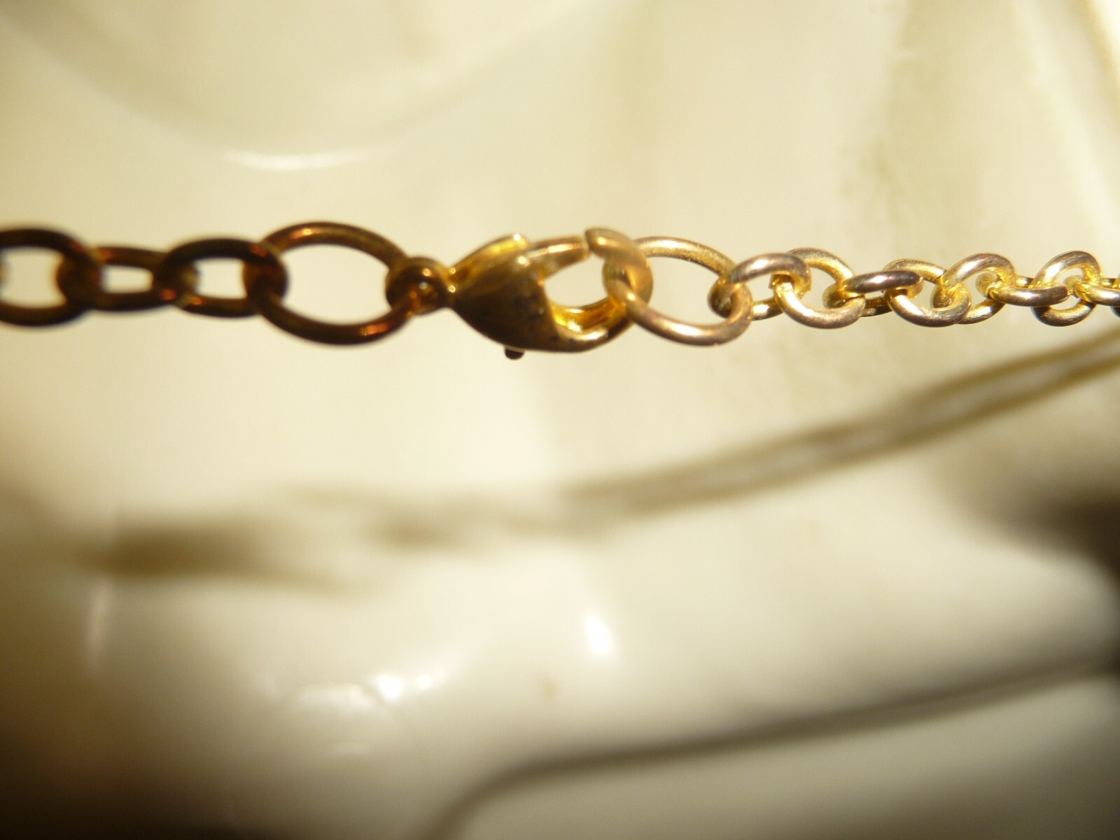MOP & GOLD TONE DANGLE CIRCLES ON 16″ L GOLD TONE CHAIN NECKLACE #17/12K