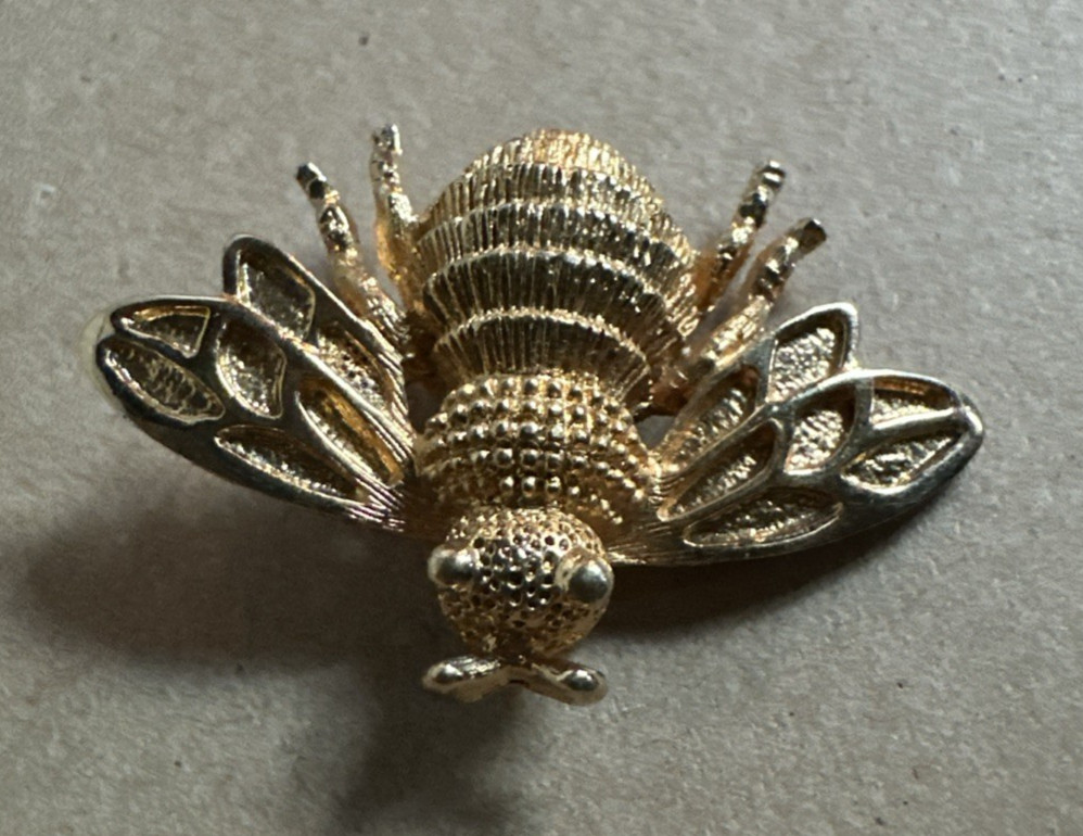 Vintage AVON Gold Tone Figural Bumble Bee Brooch Pin Insect Bug Costume Jewelry