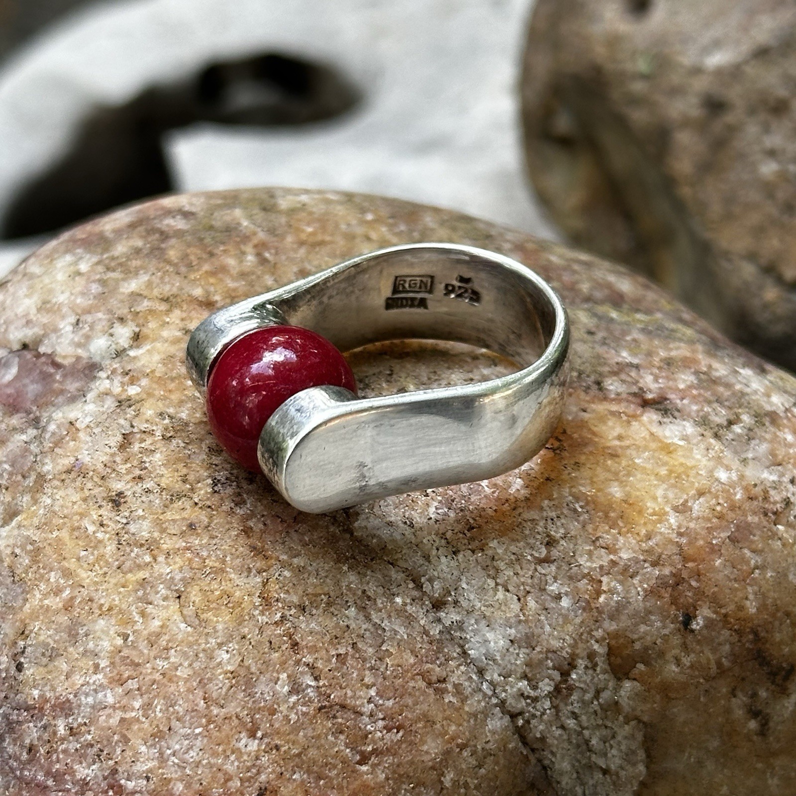 Vintage 925 Sterling Silver Tension Ring With Red Stone Removable Stone, Size 7