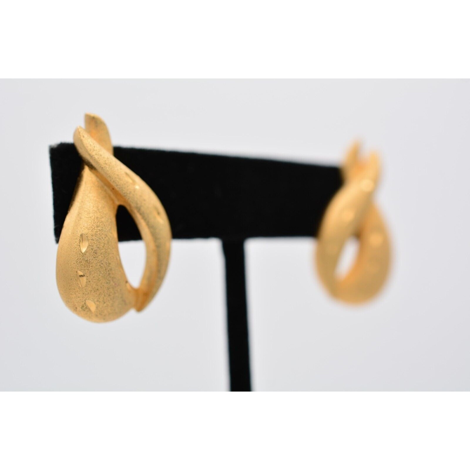 Vintage Dangle Pierced Earrings Drop Brushed Gold Matte Metallic Retro 80s BinAV
