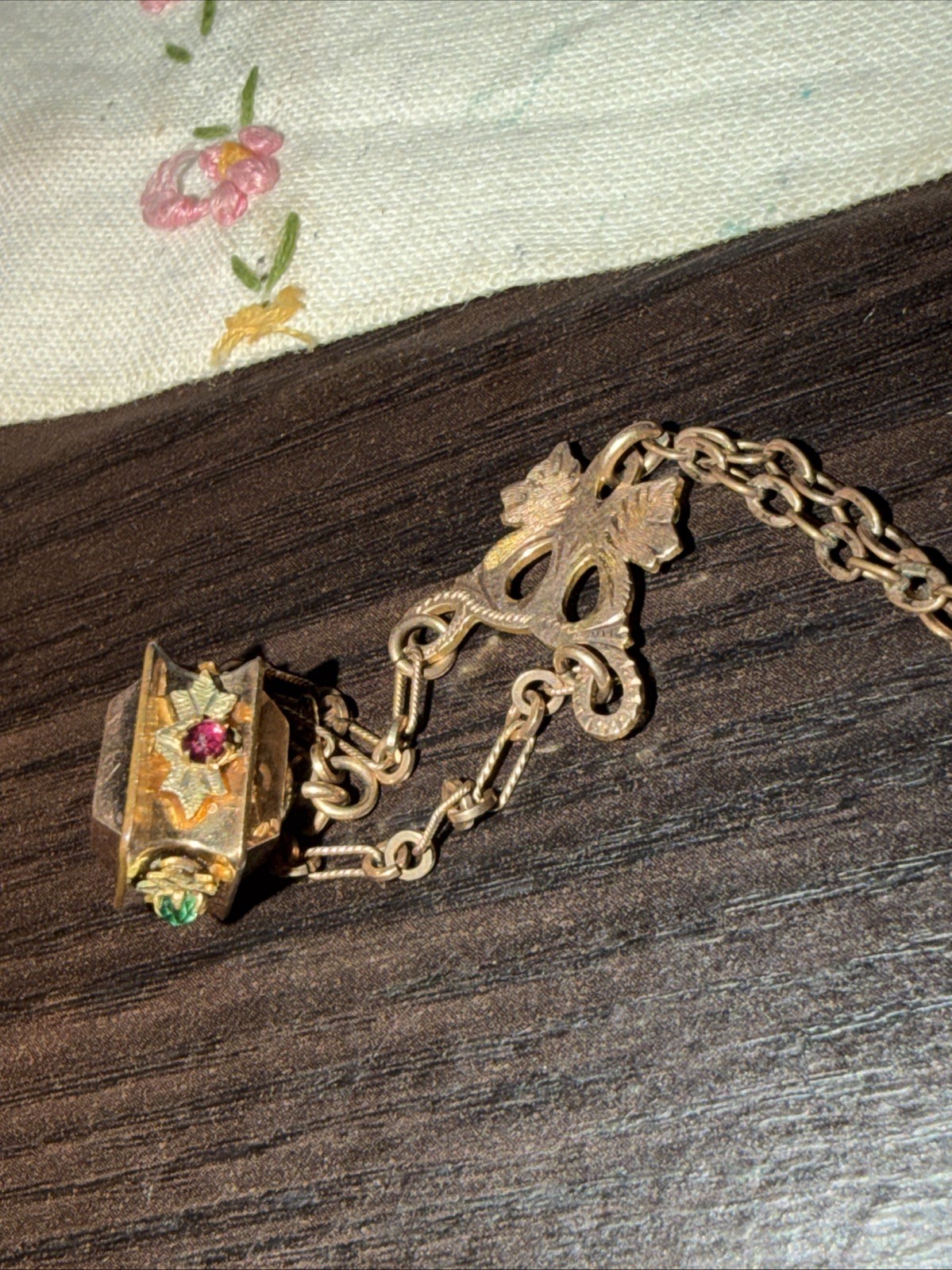VICTORIAN 9.64g Gold Fill 3” FOB Paste Stones Dog Heads Rose GF 26” Necklace Fob