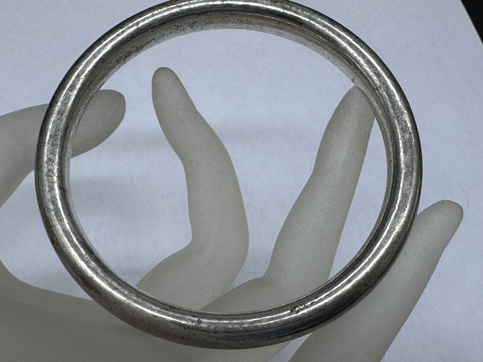 VINTAGE ESTATE STERLING SILVER CLASSIC ROUND BANGLE BRACELET